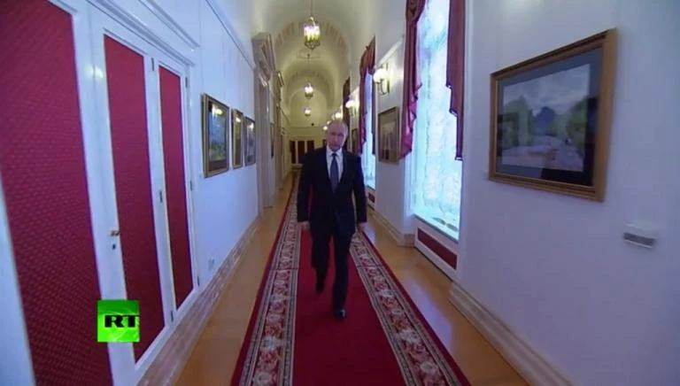 «Φως» στα άδυτα του Κρεμλίνου! Η μυστική διαδρομή του Πούτιν – Βίντεο